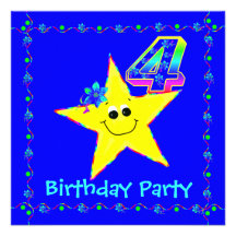 4ème Le smiley de fête d'anniversaire tient le pre