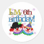 6ème anniversaire de clowns idiots autocollants ronds