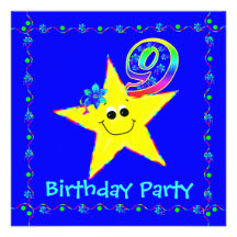 9ème Le smiley de fête d'anniversaire tient le pre