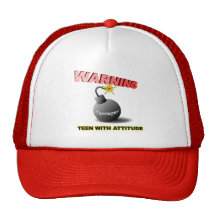 Ado avec l'attitude casquettes de camionneur