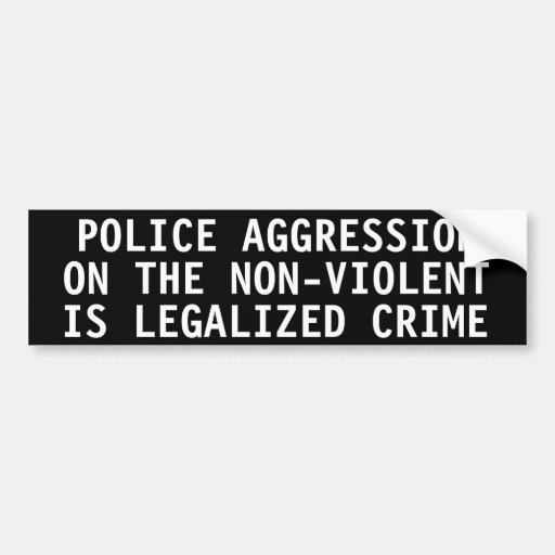 Agression de police sur le non violent adhésif pour voiture
