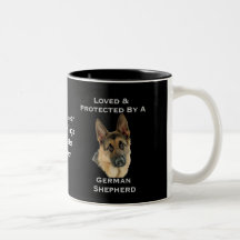Aimé et protégé par un berger allemand mug à café