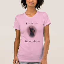 Aimez-moi… le T-shirt de la femme de dobermann