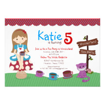 Alice dans l'invitation d'anniversaire du pays des