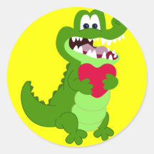 Alligator dans l'amour autocollant rond