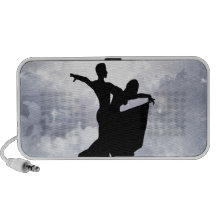 Amants dansant dans le romance haut-parleurs iPod