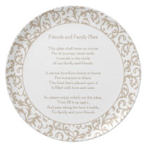 Amis et plat de famille assiettes
