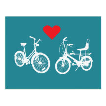 Amour vintage de découverte de deux bel vélos carte postale