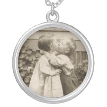 Amour vintage Romance, enfants embrassant, premier Pendentifs