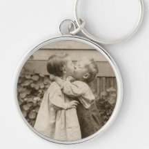 Amour vintage Romance, enfants embrassant, premier Porte-clef