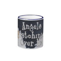 Anges observant au-dessus de moi la tasse
