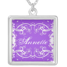 "Annette" sur le flourish pourpre tourbillonne col