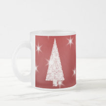 Arbre de Noël blanc avec des étoiles sur le rouge Tasses