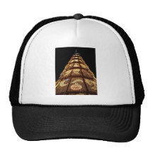 Arbre de Noël lumineux fait par homme Casquette