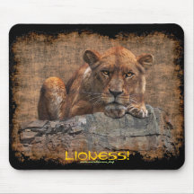 Art femelle africain de lion sur une faune Mousepa Tapis De Souris
