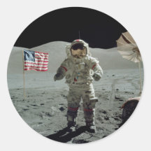 Astronaute d'Apollo 17 dans la vallée de Littrow d Autocollants Ronds