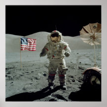 Astronaute d'Apollo 17 dans la vallée de Littrow d Posters