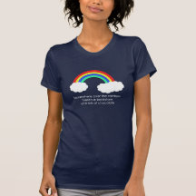 Au-dessus des femmes d'arc-en-ciel (foncées) t-shirts