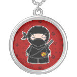 Aucun amusement ! Collier de rouge de Ninjadorable