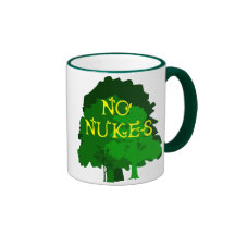 Aucunes armes nucléaires avec la tasse de café ver