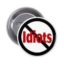 Aucuns idiots badges avec agrafe