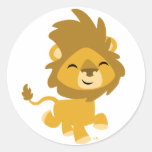 Autocollant rond de lion heureux de bande dessinée
