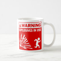 Avertissement ! Tasse en service d'explosifs tasses