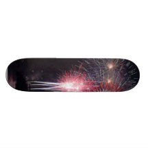 Baie de Diego de feux d'artifice sur le quatrième  Plateau De Skateboard
