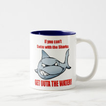 Bain avec les requins tasse à café