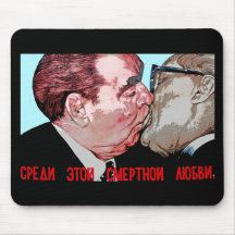 Baiser de Brezhnev et d'Honecker, galerie de côté  Tapis De Souris