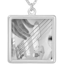 Bassiste, basse et main, image négative pendentifs personnalisés