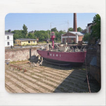 Bateau-phare dans le dock sec tapis de souris