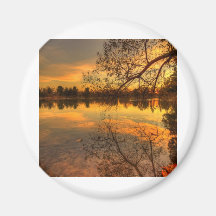 Beau lac avec la réflexion aimants