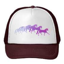 Beaucoup de chevaux (pourpres) casquettes de camionneur