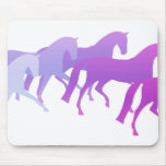 Beaucoup de chevaux (pourpres) tapis de souris