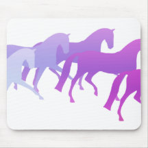 Beaucoup de chevaux (pourpres) tapis de souris