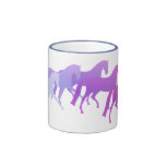 Beaucoup de chevaux (pourpres) tasse à café