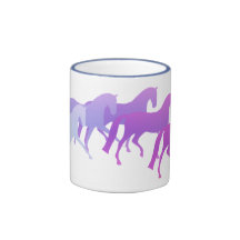 Beaucoup de chevaux (pourpres) tasse à café