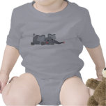 Bébé affamé d'éléphant de bande dessinée mignonne t-shirts