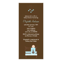 Bébé dans des invitations de huche