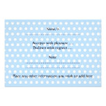 Bébé mignon, sur le modèle de point bleu de polka cartons d'invitation