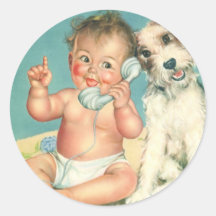 Bébé mignon vintage parlant sur le chiot de téléph autocollant rond