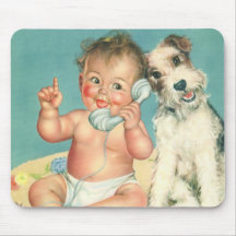 Bébé mignon vintage parlant sur le chiot de téléph tapis de souris