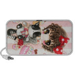 Belle fille avec le chat noir mignon - orateur de  haut-parleur iPod