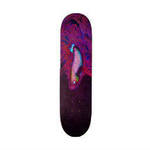 Bêtas poissons roses, pourpres, et bleus lumineux plateaux de skateboards
