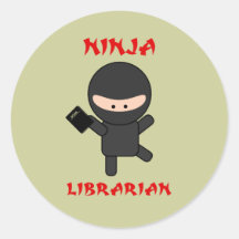 Bibliothécaire de Ninja avec le livre Adhésif