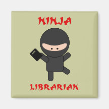 Bibliothécaire de Ninja avec le livre Aimants