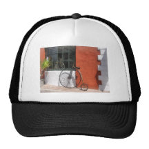 Bicycle devant le magasin de vélo casquette de camionneur