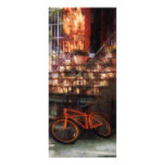Bicyclette orange par la maison de grès double carte personnalisée