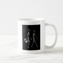Blanc noir de déplacement de couples squelettiques tasse